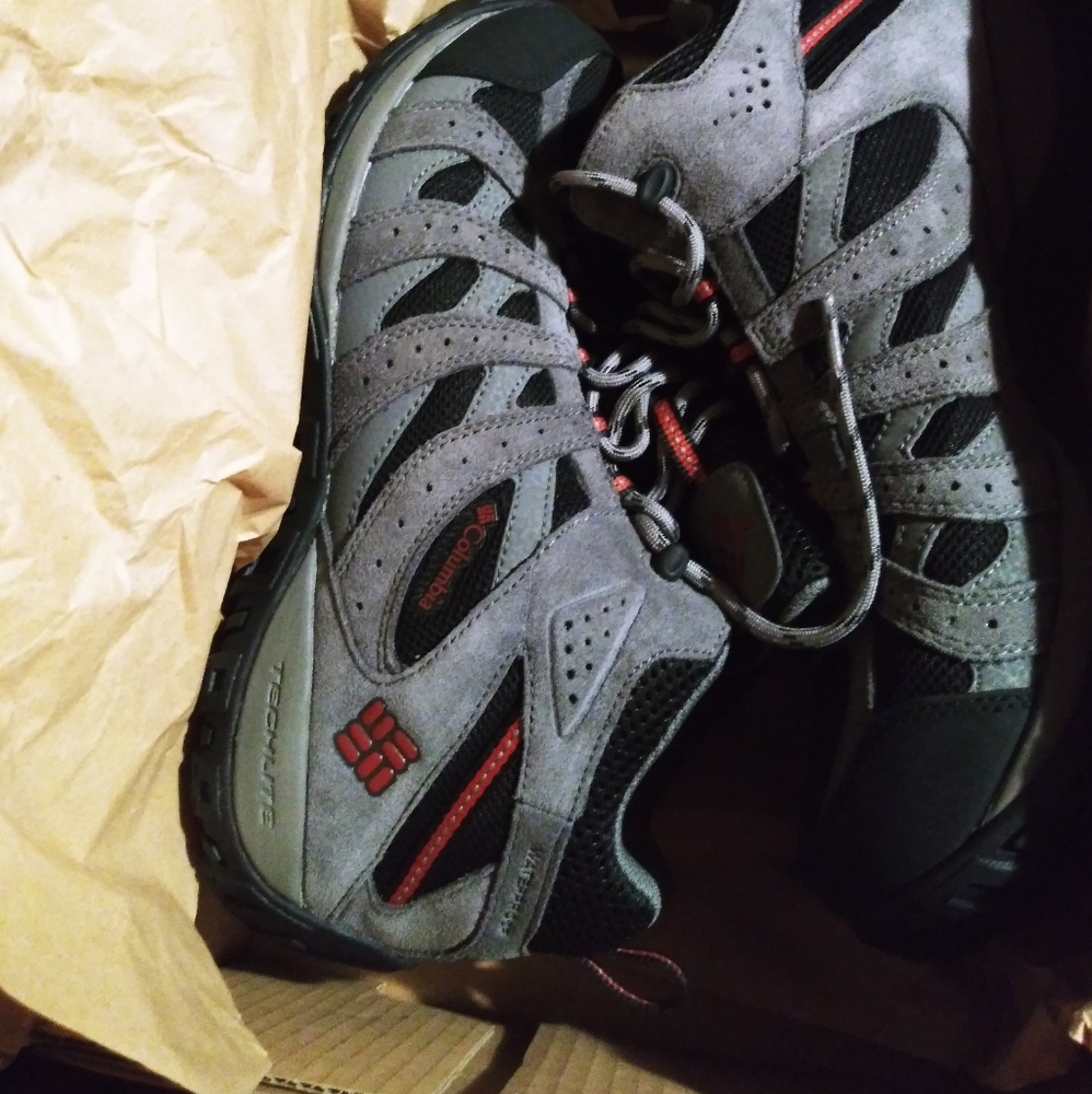 Men's size 11 Columbian Athletic shoe
